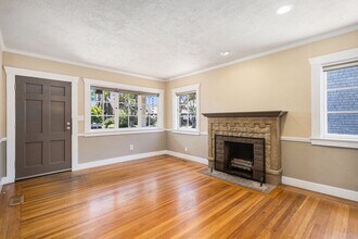 3229 Central Ave in Alameda, CA - Building Photo - Building Photo