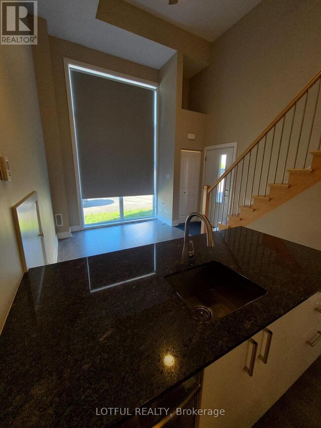 206 Manchester Ave in Ottawa, ON - Building Photo - Building Photo