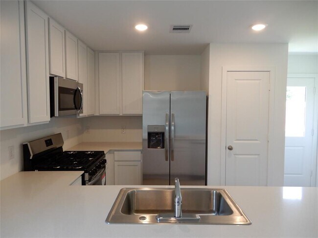 21099 Santopadre St in New Caney, TX - Building Photo - Building Photo