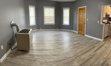 137 Tecumseh St, Unit 2 in Fall River, MA - Foto de edificio - Building Photo