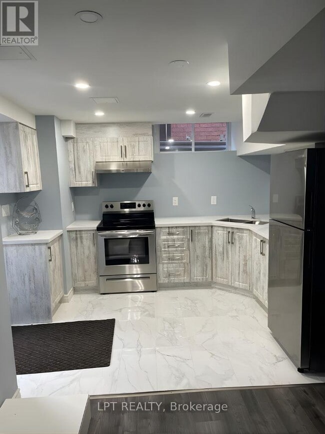 17 Hollowgrove Blvd in Brampton, ON - Building Photo - Building Photo