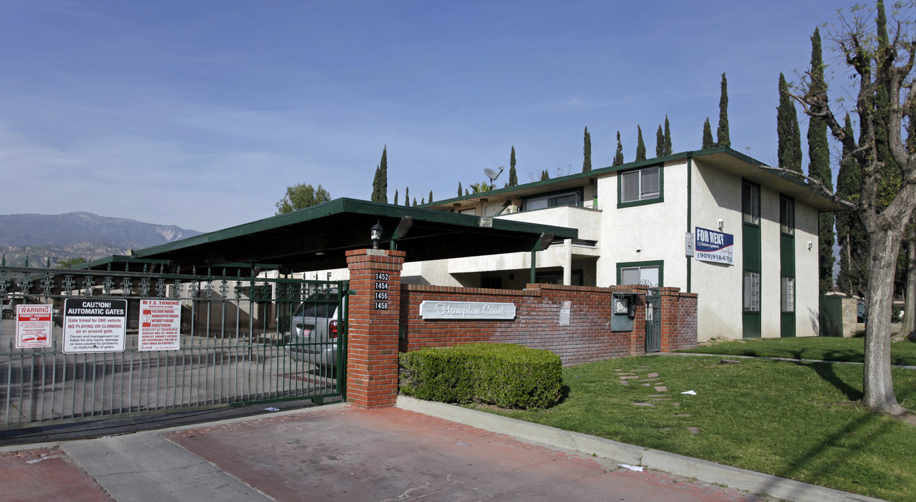 Hampton Court Apartments in San Bernardino, CA - Building Photo