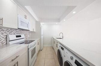 13371 SW 90th Terrace in Miami, FL - Building Photo - Building Photo