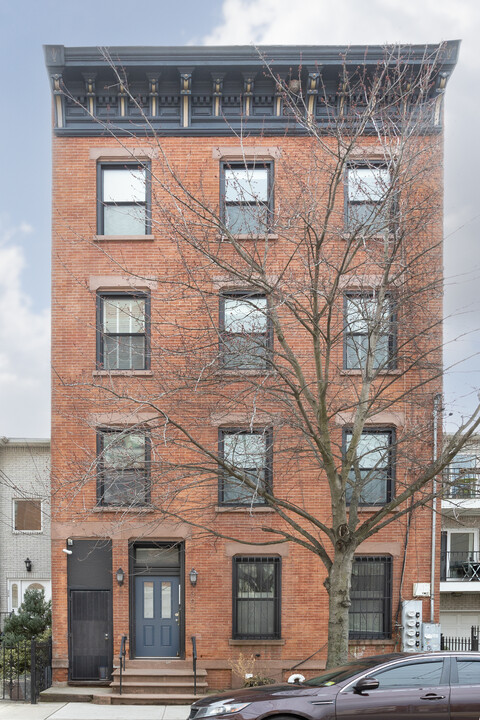 307 7th St in Jersey City, NJ - Building Photo