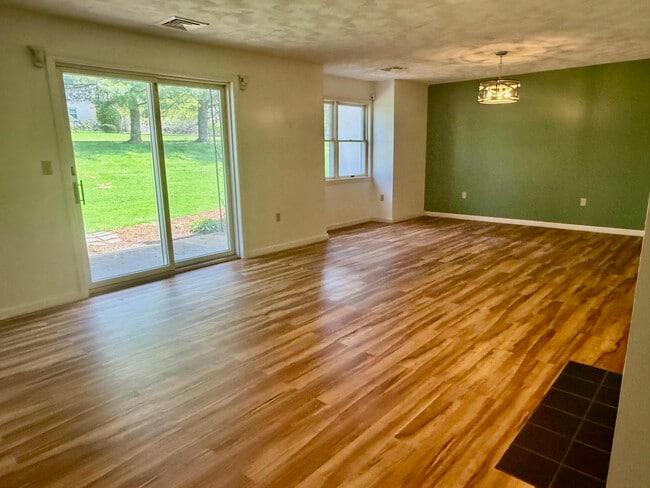 185 Manville Hill Rd, Unit 302 in Cumberland, RI - Building Photo - Building Photo