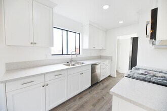 17062 Harbor Bluffs Cir in Huntington Beach, CA - Building Photo - Building Photo