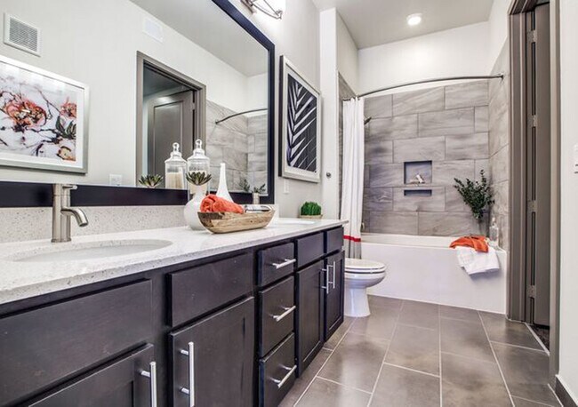 Arlo Memorial photo'