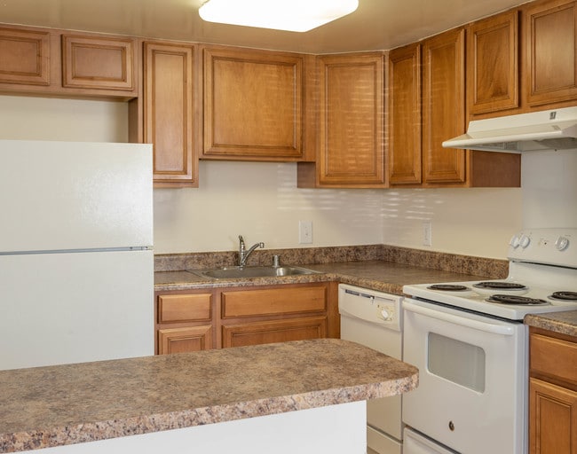 Meadow Creek Apartments in Westminster, MD - Building Photo - Interior Photo