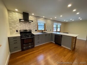 35 Charlene Dr in New Britain, CT - Building Photo - Building Photo