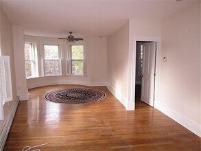 139 Brook St, Unit 13 in Brookline, MA - Building Photo - Building Photo