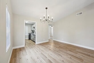 Woodland Park Townhomes in Beaumont, TX - Foto de edificio - Building Photo
