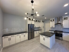 687 Harold Smith Dr in Tracy, CA - Building Photo - Building Photo