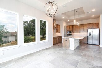 1314 Clayton Nolen Dr in Horseshoe Bay, TX - Foto de edificio - Building Photo