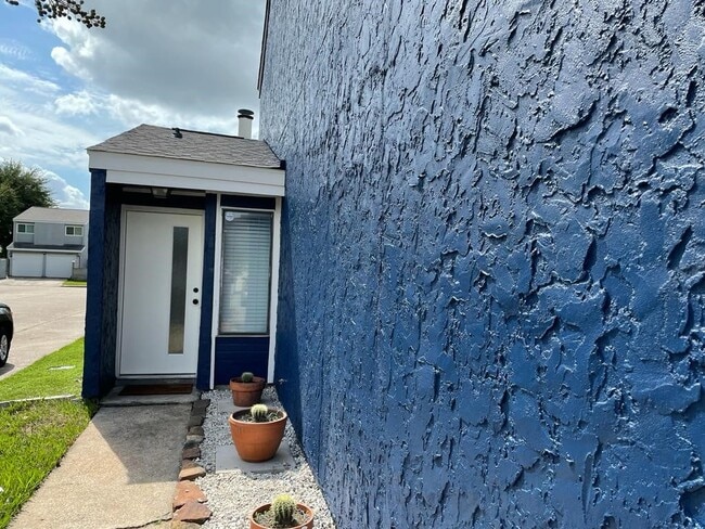 10315 Sommerville Ave in Houston, TX - Building Photo - Building Photo