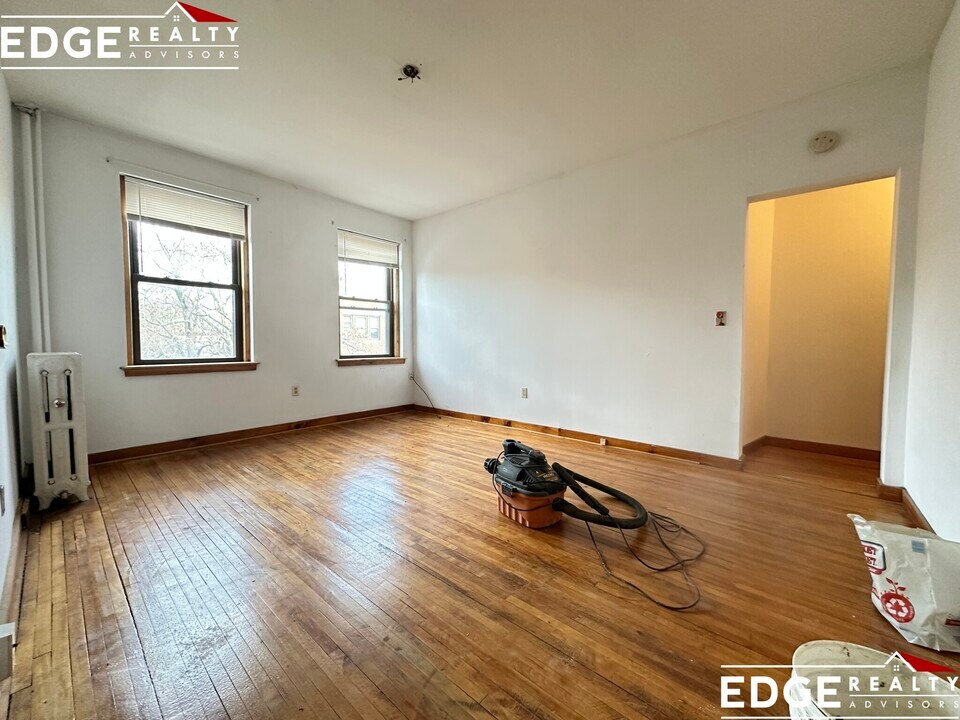 160 Strathmore Rd, Unit 9 in Boston, MA - Building Photo