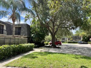 1503 15th Terrace in Palm Beach Gardens, FL - Foto de edificio