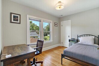 1402 N Jackson St, Unit 2 in Waukegan, IL - Foto de edificio - Building Photo