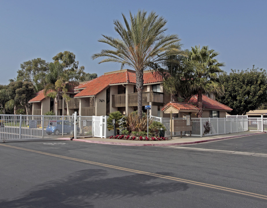 Las Brisas in Huntington Beach, CA - Building Photo