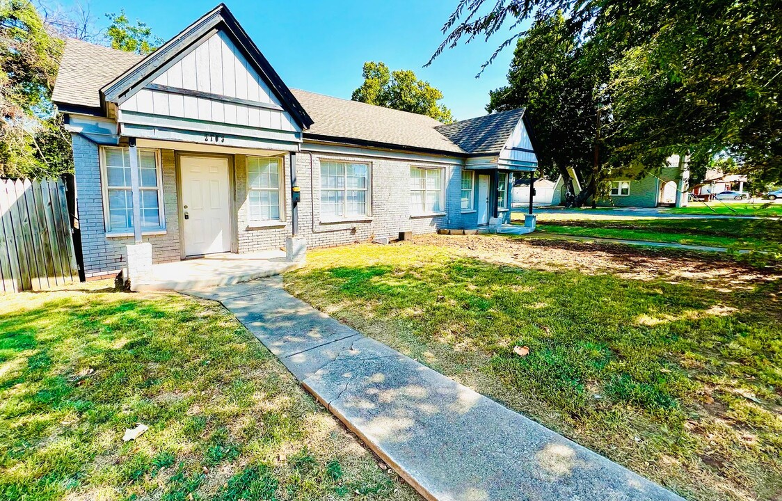 2703 NW 16th St in Oklahoma City, OK - Building Photo