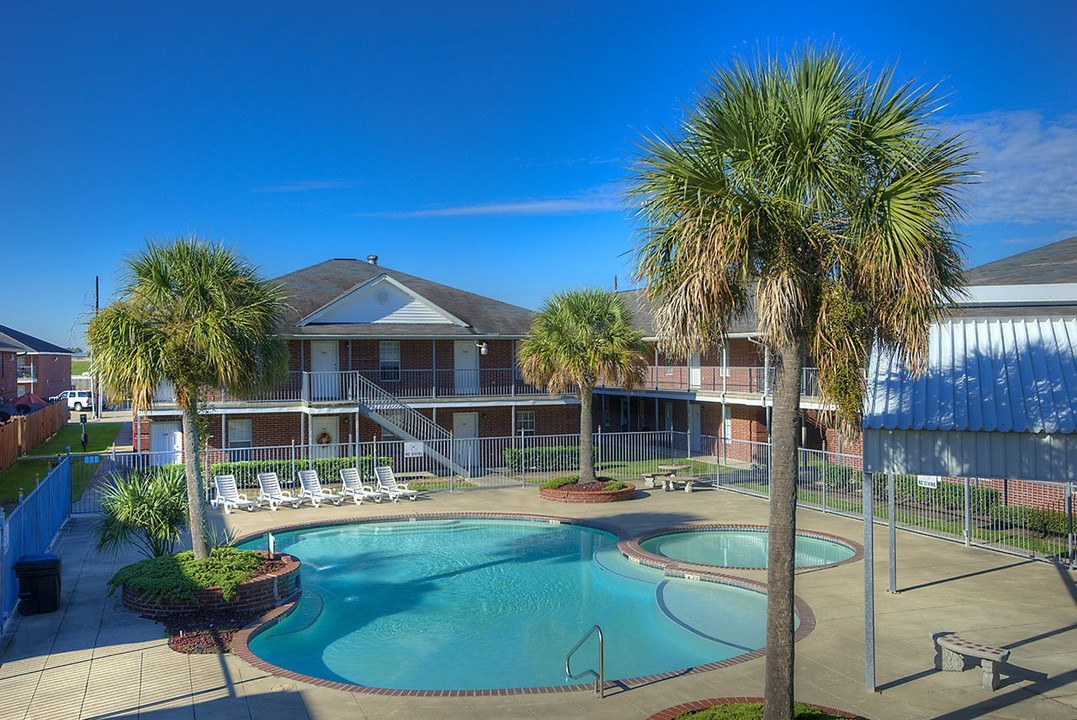 Spurlock North Apartments in Nederland, TX - Building Photo