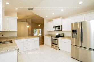 1440 Firewheel Dr in Zephyrhills, FL - Foto de edificio - Building Photo