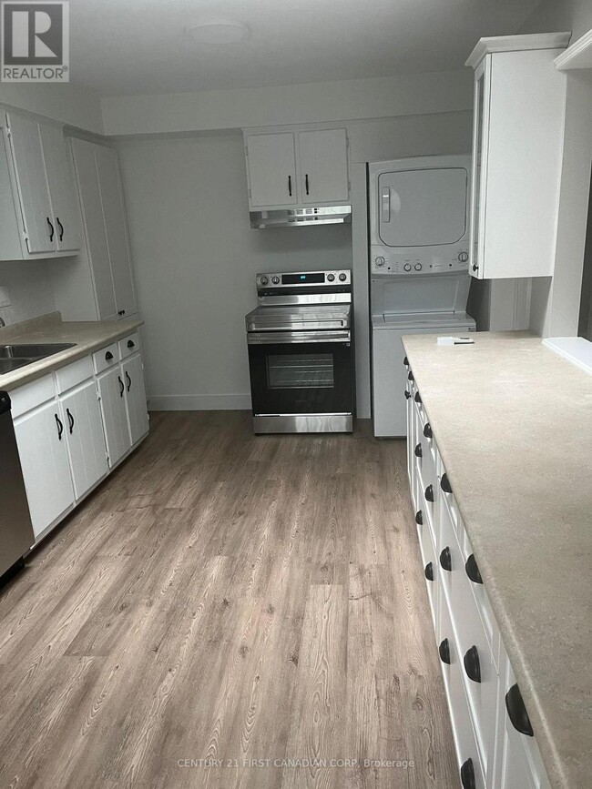 130 Nicholas Crescent in London, ON - Building Photo - Building Photo