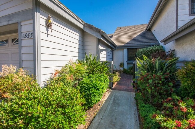 1855 Spyglass Cir in Vista, CA - Building Photo - Building Photo