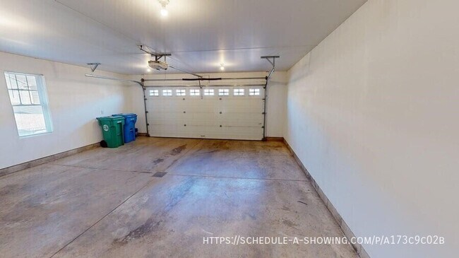 1806 N Creek Cir in Marquette, MI - Building Photo - Building Photo