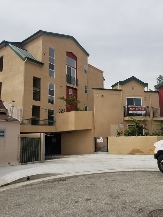 1001 Doyle Pl, Unit B201 in Los Angeles, CA - Foto de edificio