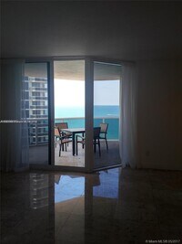 4775 Collins Ave, Unit 2208 in Miami, FL - Building Photo - Building Photo