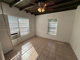 5820 Arthur St in Hollywood, FL - Building Photo