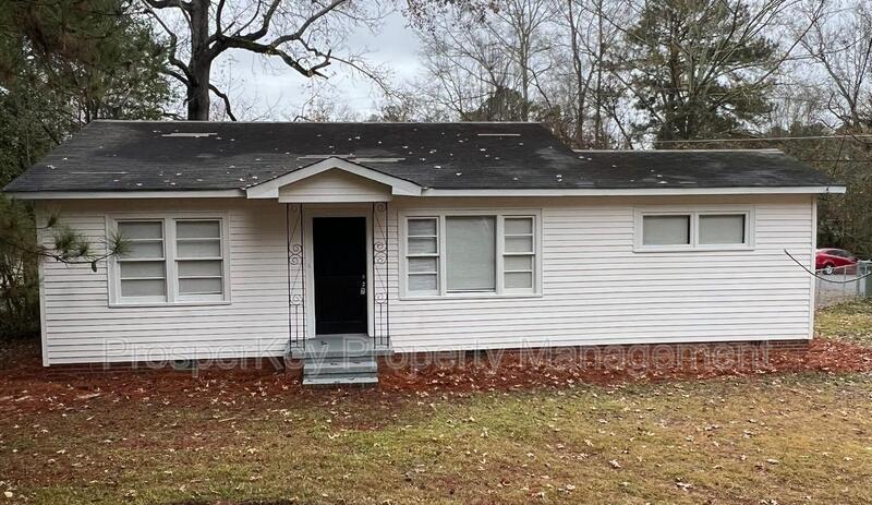 2102 Snellings Dr in Columbus, GA - Building Photo