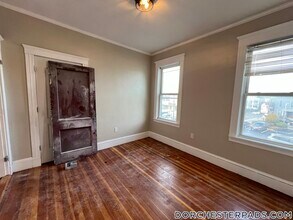716 Columbia Rd-Unit -2L in Boston, MA - Building Photo - Building Photo
