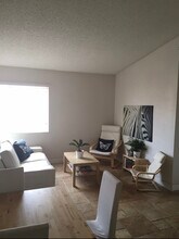 8035 Lake Dr in Doral, FL - Building Photo - Building Photo