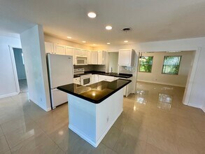 308 SE 12th St in Deerfield Beach, FL - Building Photo - Building Photo