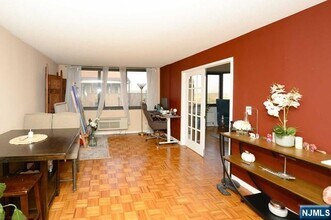 344 Prospect Ave in Hackensack, NJ - Building Photo - Building Photo