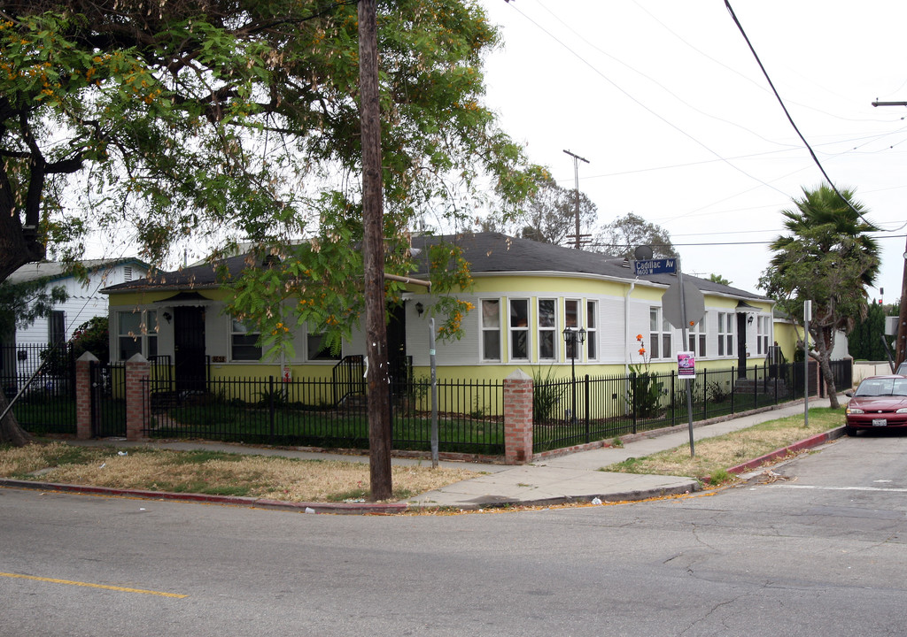 8628 Cadillac Ave in Los Angeles, CA - Foto de edificio