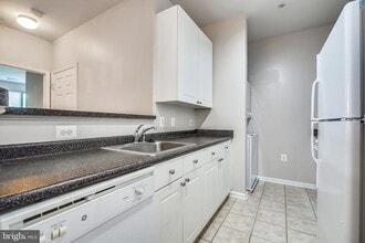 9486 Virginia Center Blvd, Unit 316 in Vienna, VA - Building Photo - Building Photo