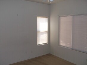 16817 W Cottonwood St in Surprise, AZ - Building Photo - Building Photo