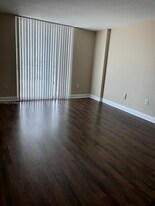 60 NW 37th Ave, Unit 1008 in Miami, FL - Building Photo