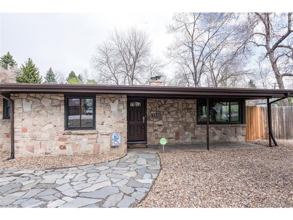1330 Kipling St in Lakewood, CO - Building Photo