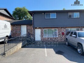 1601 N Laventure Rd in Mount Vernon, WA - Building Photo