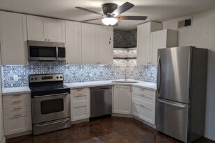 114 Scofield Ave in Johnson City, TX - Building Photo