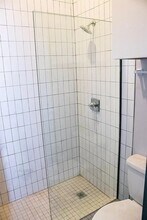 207 W McMicken Ave, Unit 2 in Cincinnati, OH - Foto de edificio - Building Photo