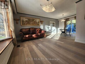 5 Cabot Ct in Aurora, ON - Building Photo - Building Photo