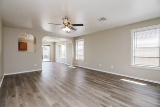 8434 E Natal Cir in Mesa, AZ - Building Photo - Building Photo