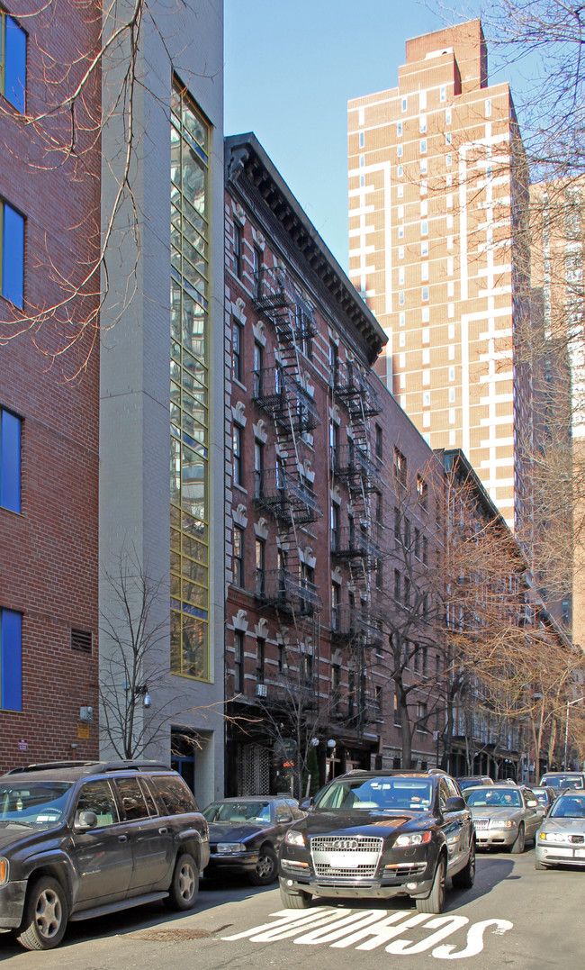 338 East 92nd Street in New York, NY - Building Photo - Building Photo