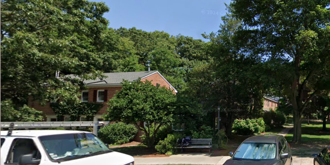 243 Gerry Rd, Unit 1 in Chestnut Hill, MA - Foto de edificio