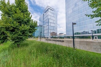 8151 33rd Ave S, Unit 405 in Bloomington, MN - Building Photo - Building Photo