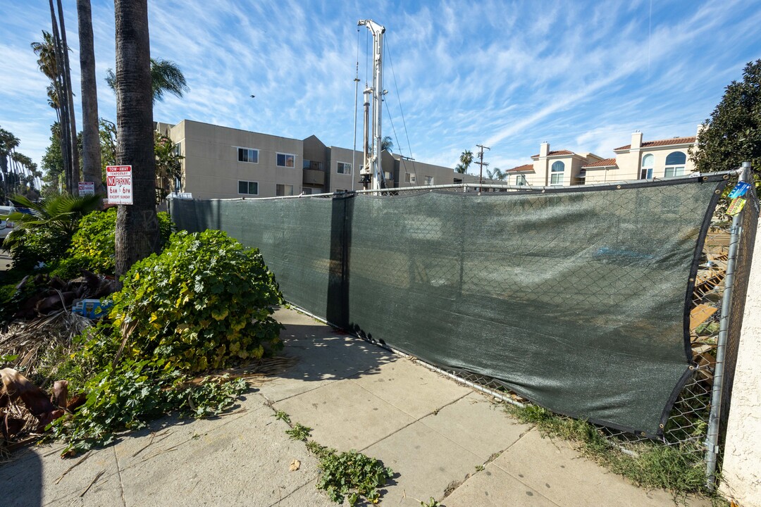 14629 W Erwin St in Van Nuys, CA - Building Photo